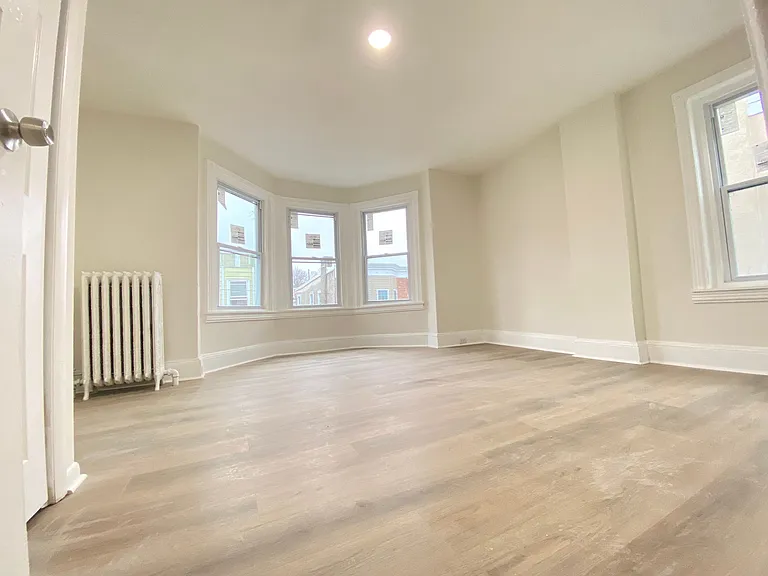 117 Wayne Ave #MAIN — Photo 2