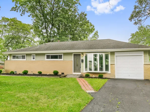 45 Des Plaines Ln, Hoffman Estates, IL 60169