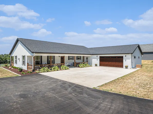625 Orchard St, Lawton, MI 49065