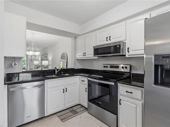 1001 Foxfire LN #307, NAPLES, FL 34104