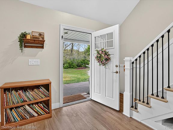 3rd image of 5835 Warner Rd