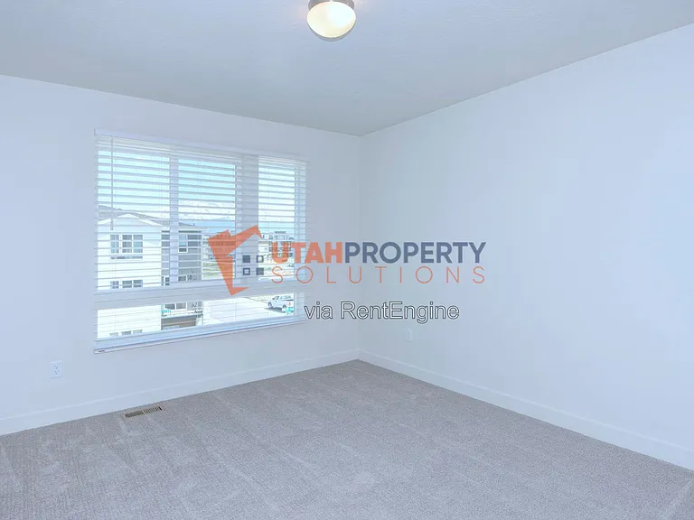 964 N 500th St W — Photo 14