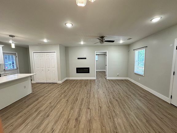 4th image of 1893 Ridgeland Dr