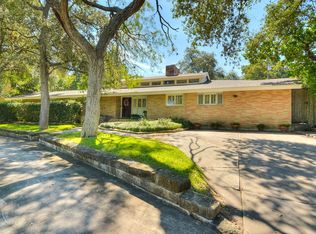 704 Canterbury Hill St, Terrell Hills, TX 78209