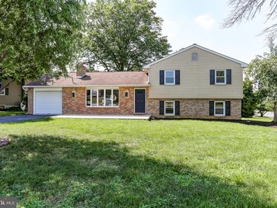 315 W Broad St, New Holland, PA, 17557