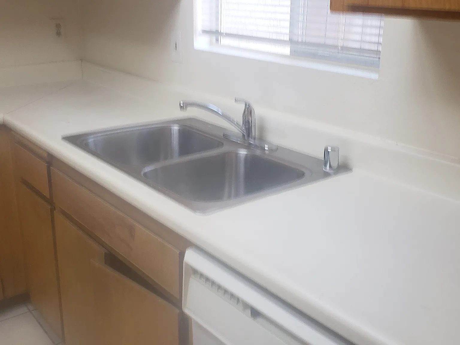 3 bed, 2.5 bath, $1,600 — Photo 2