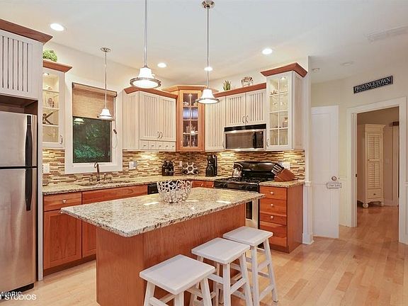 3rd image of 16031 Greenwood Ave #10