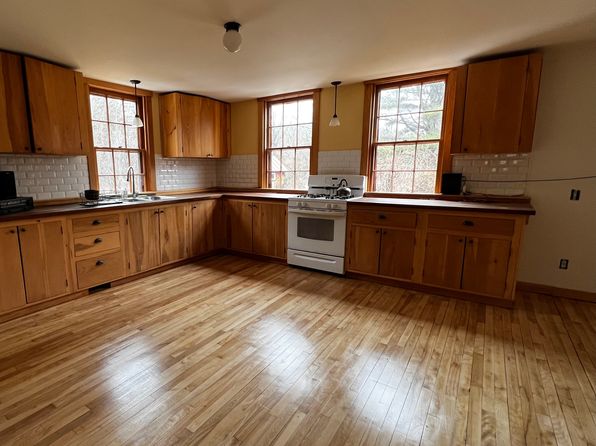 1904 W Hill Rd, Roxbury, VT 05669