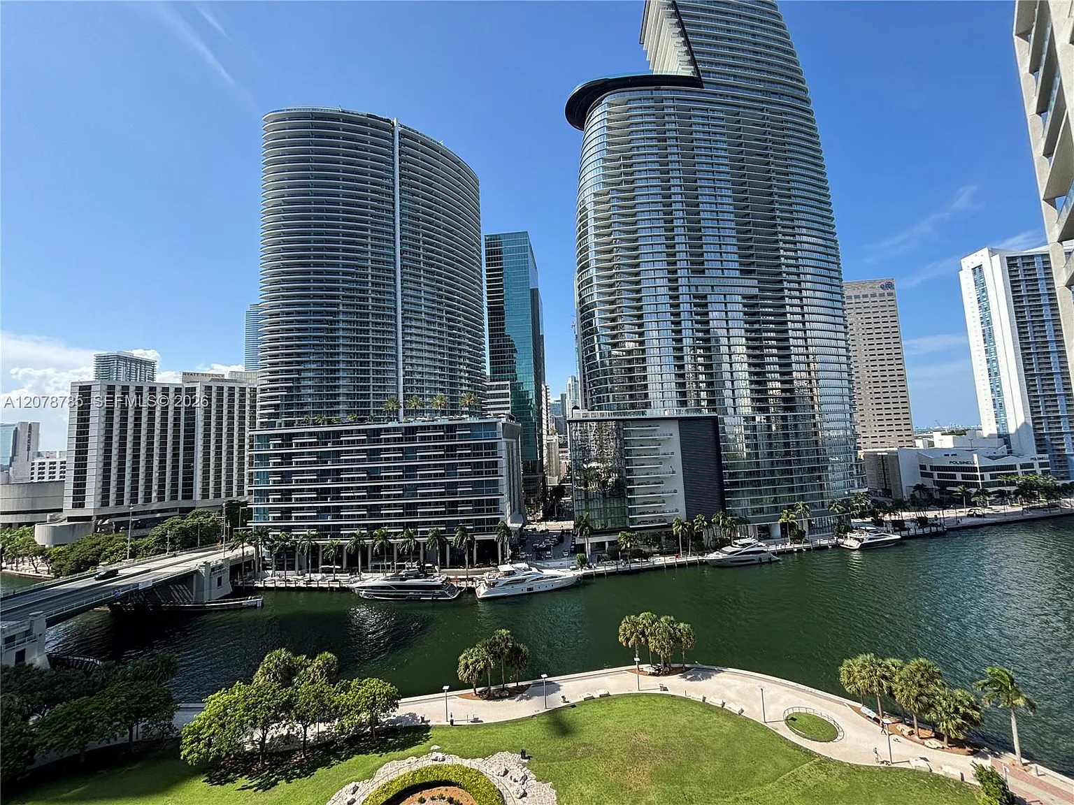 Iconbrickell Condo No 1 — Photo 1
