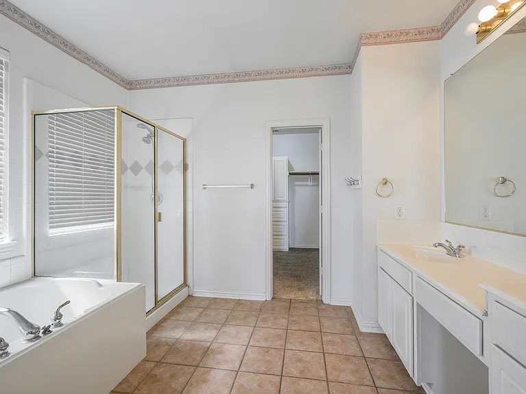 8708 Brook Hollow Dr — Photo 5
