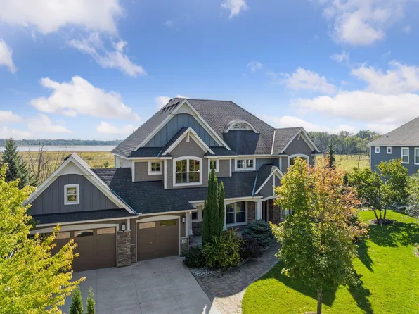 22 Leaf Wing Dr, North Oaks, MN 55127