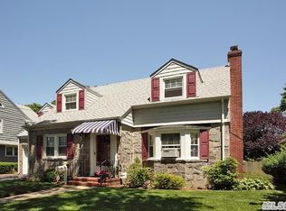 103 Johnson Ave, Malverne, NY 11565