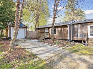 15950 Roe St, Buchanan, MI 49107