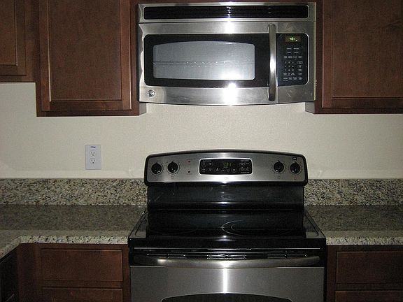 2nd image of 10999 Savannah Landing Cir