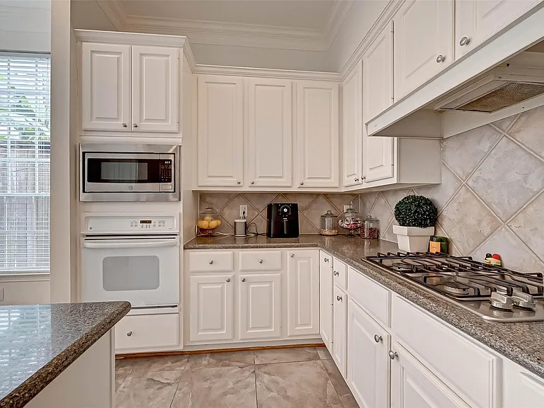 5917 Dolores St #D — Photo 11