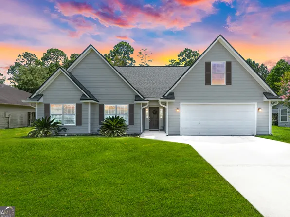 411 Creekside Dr, Waverly, GA 31558