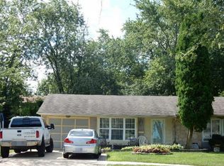 356 S Waverly Ct, Elgin, IL 60120