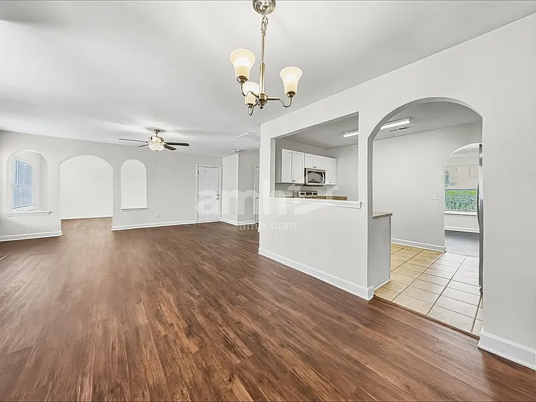 921 Sundance Dr — Photo 5