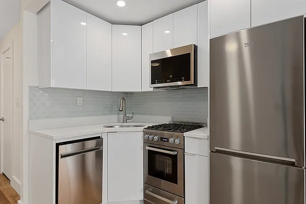 Rented by MNS | media 8