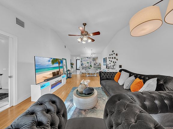 5th image of 1023 Banks Road #201