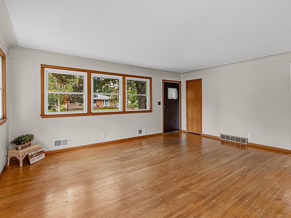 2nd image of 1843 Grant Rd