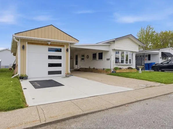 4 Malden Hill Dr, Amherstburg, ON N9V 3E1