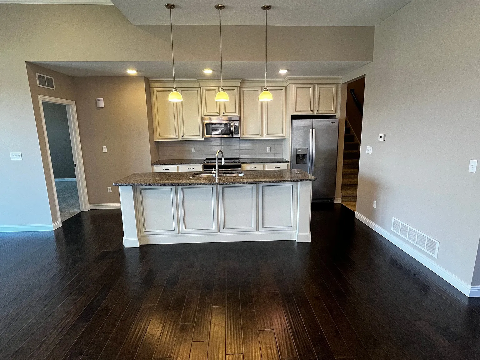 3 bed, 2.5 bath, 2000 sqft, $2,350 — Photo 2