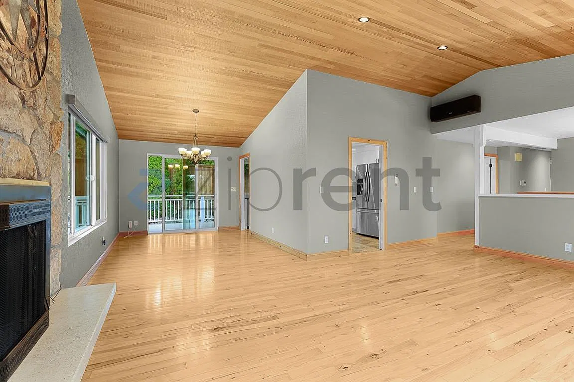 3 bed, 2150 sqft, $3,800 — Photo 3