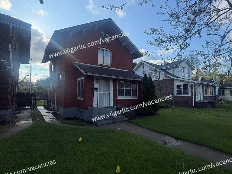 809 Pierce St — Photo 3