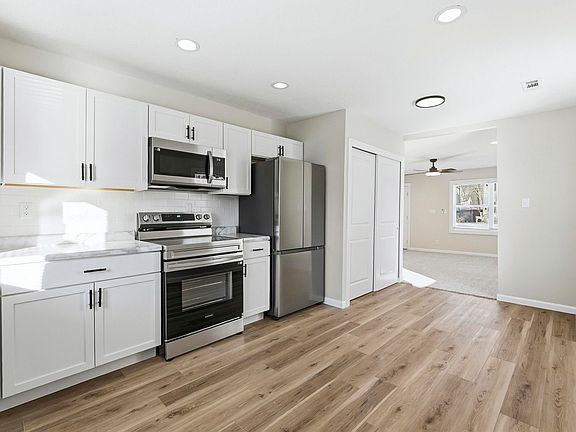 5th image of 4018 S Park Dr