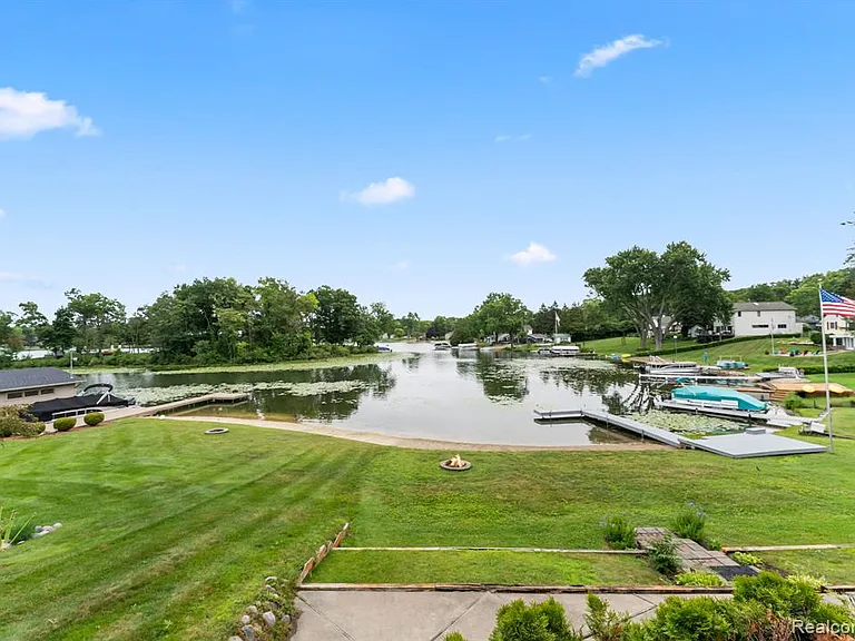 6628 Longworth Dr — Photo 23