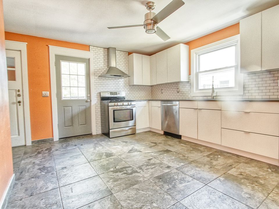 1st image of 186 Bird Ave APT 2