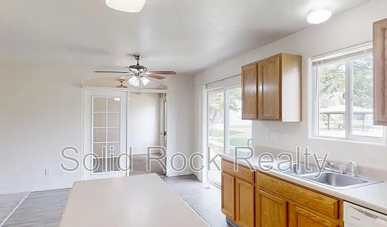 4950 Universal Hts — Photo 7