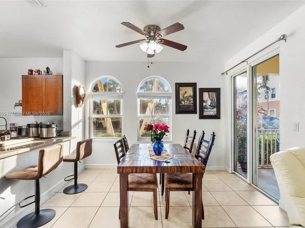 10012 NW 7th St Unit 107, Miami, FL 33172