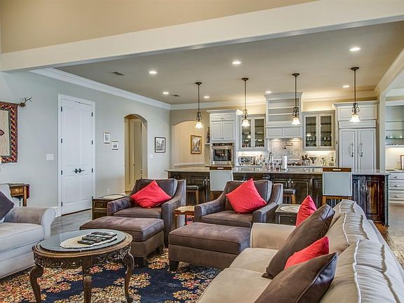 4th image of 10067 Lakeview Ct