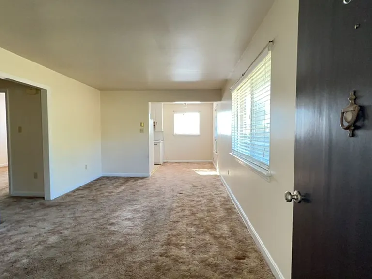 1041-1043 Jeanette Ave — Photo 3