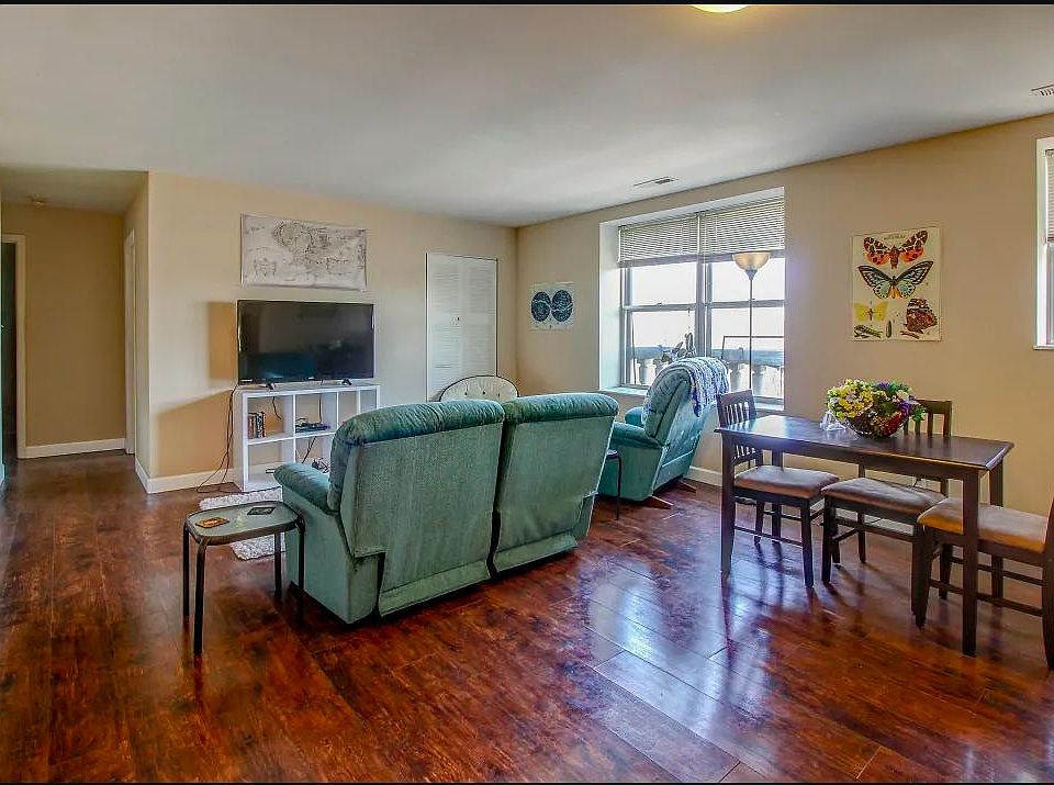 1st image of 5564 Pershing Ave