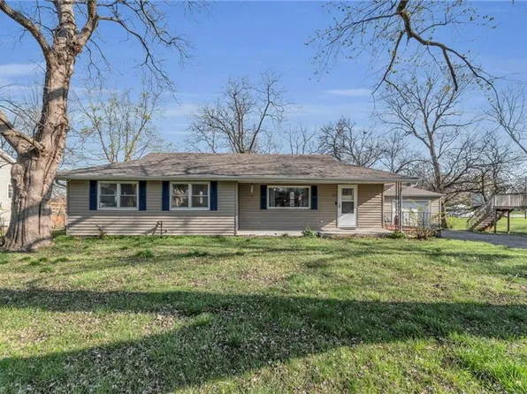 312 W 6th St, Cameron, MO 64429