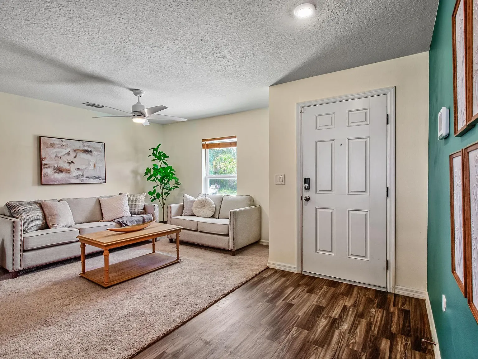 3 bed, 2.0 bath, 1221 sqft, $1,900 — Photo 4