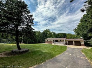 9289 Farrand Rd, Otisville, MI 48463