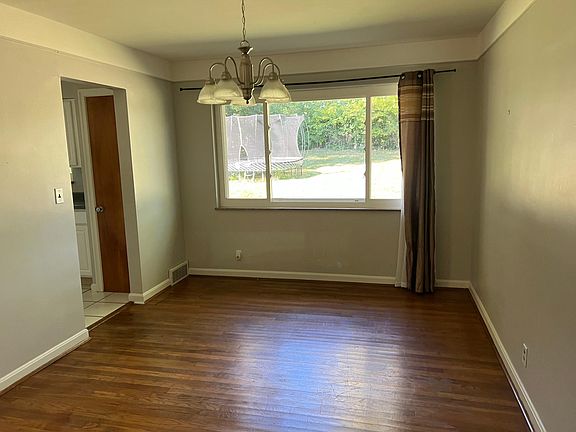 3rd image of 2125 Forestlake Dr