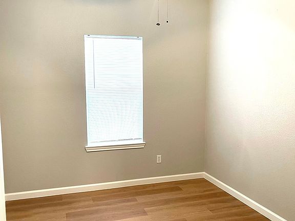 5th image of 319 BEE ST