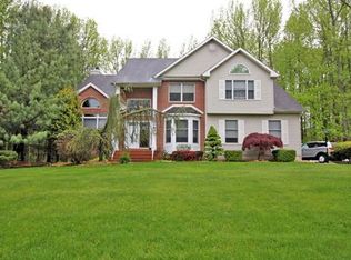 5 Guinevere Rd, Monroe Township, NJ 08831