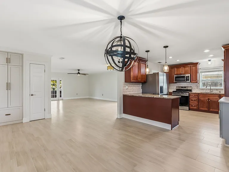 670 Brookside Rd — Photo 4