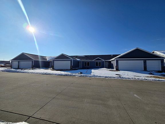 2nd image of 916 Katelyn Cir NE