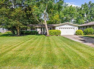 2976 Pleasant Valley Rd, Brighton, MI 48114