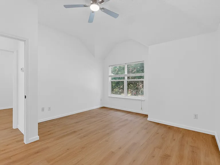 7807 Kristina Dr — Photo 32