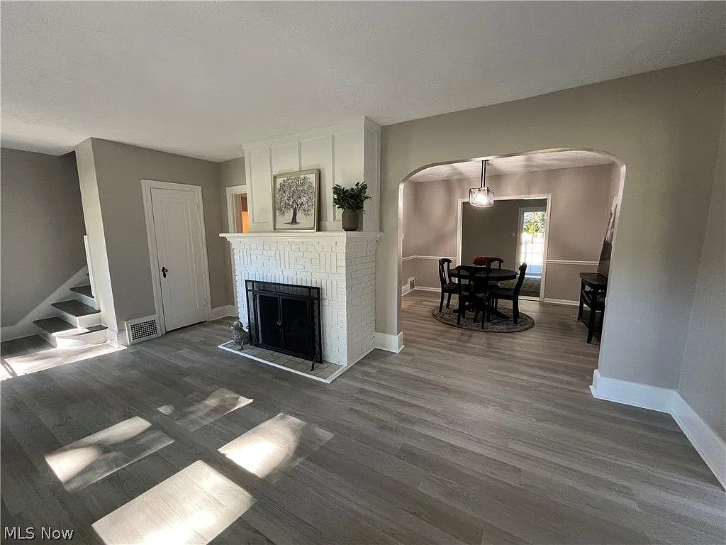 3 bed, 2.5 bath, 2422 sqft, $1,950 — Photo 3