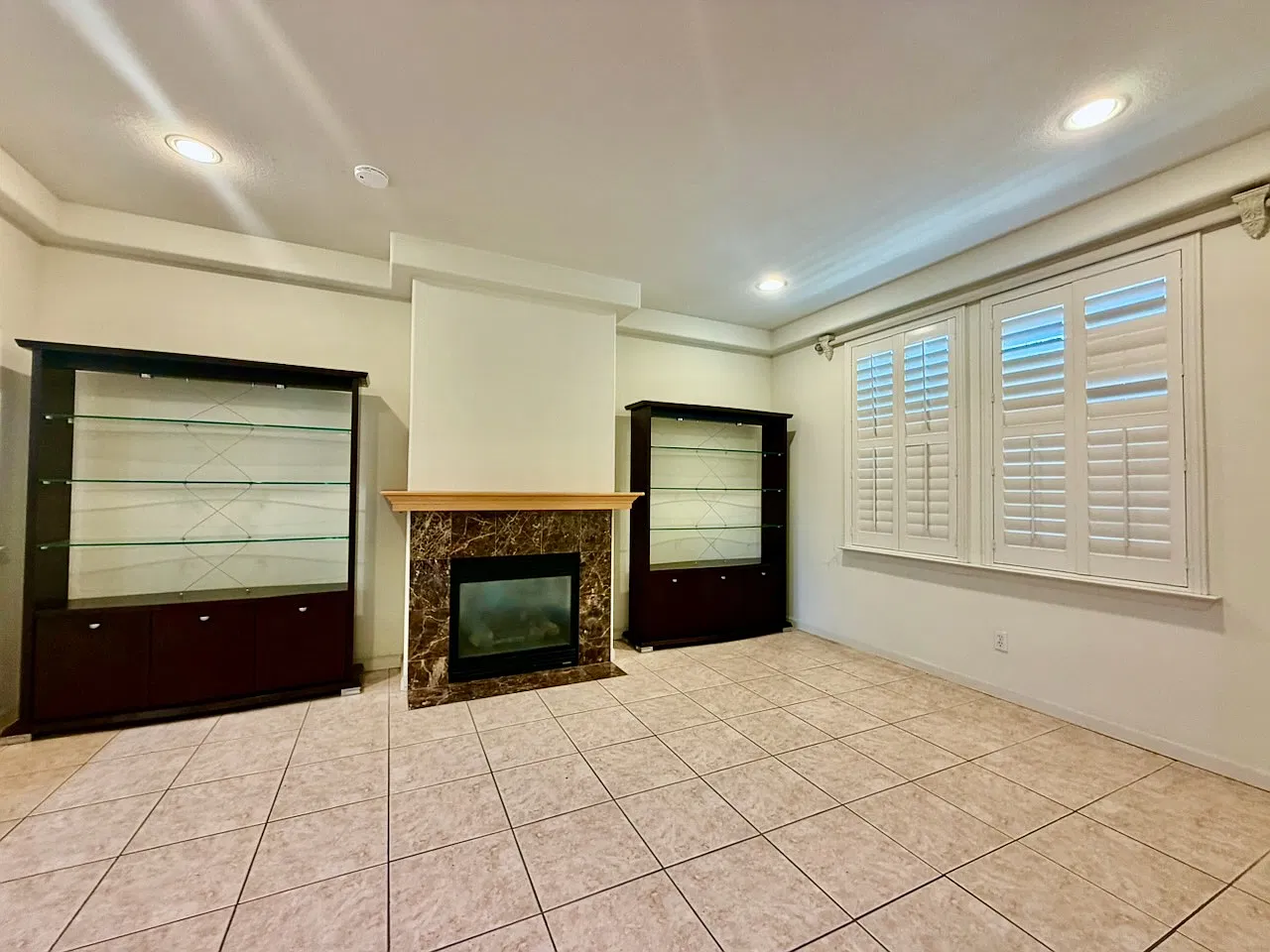 3 bed, 2.5 bath, 1873 sqft, $4,255 — Photo 3