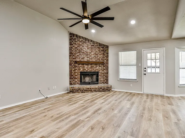 813 Bristol Ave — Photo 6